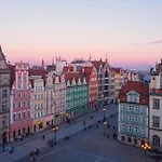 Magiczne Gniazdko Na Samym Rynku Breslavia