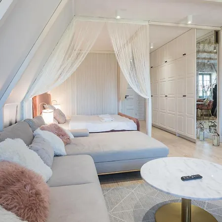 Magiczne Gniazdko Na Samym Rynku