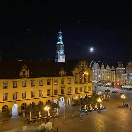 Magiczne Gniazdko Na Samym Rynku