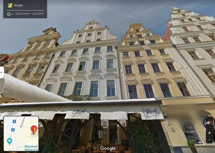 Magiczne Gniazdko Na Samym Rynku